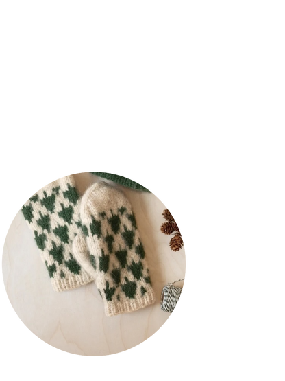Christmas Tree Mittens | festliche Fäustlinge mit Fritidsgarn von Sandnes Garn - mit gedruckter Anleitung