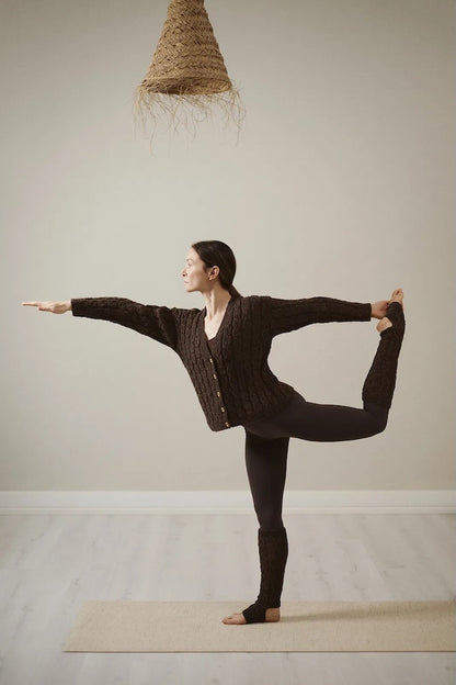 Hetki Cardigan | classic cable pattern from Nalle Alpakka by Novita