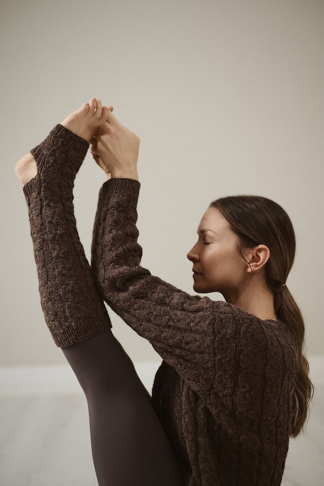 Hetki Yoga Socks | delicate cable pattern made from Nalle Alpakka by Novita