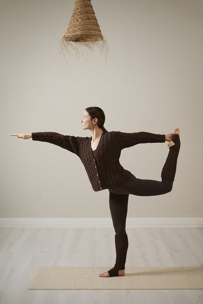 Hetki Yoga Socks | delicate cable pattern made from Nalle Alpakka by Novita