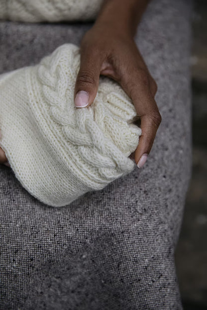 Moorland Socks | warm cable pattern from 7 Brothers by Novita with free instructions
