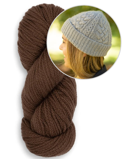 Ode Hat | zartes Zopfmuster aus Far von Woolfolk