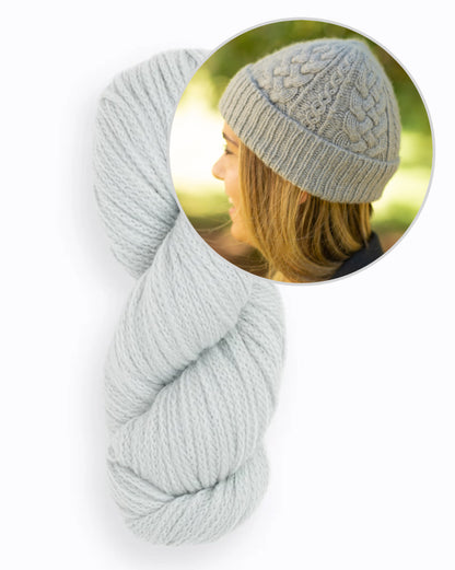 Ode Hat | zartes Zopfmuster aus Far von Woolfolk
