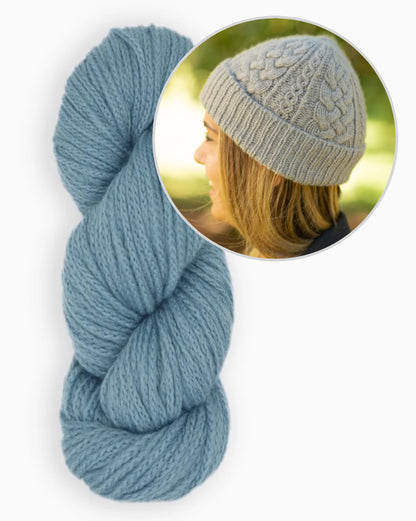 Ode Hat | zartes Zopfmuster aus Far von Woolfolk