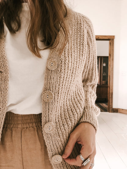 Seasons Cardigan | fraglos klassisch schön aus Alpakka Ull von Sandnes Garn