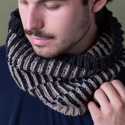 Cowl Desert Shade von Pascuali mit Gratisanleitung aus Camel DK 2