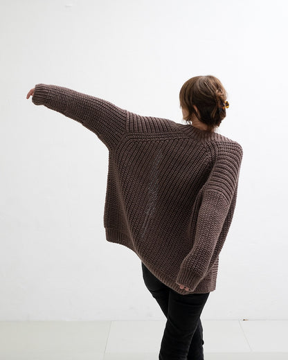 Clara Cardigan | Veste décontractée en demi-côtes avec le fil Re:Treat Chunky Roving de West Yorkshire Spinners