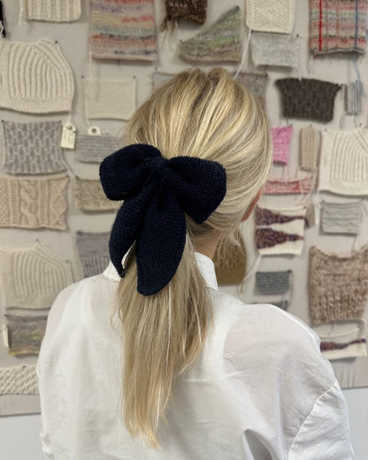 December Bow | bezaubernde Schleife aus Sunday von Sandnes Garn