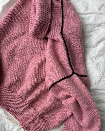 Pull Linea | col roulé chaud et fines lignes contrastantes en satin de Sandnes Garn