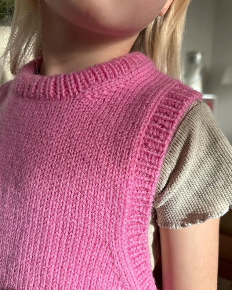 PetiteKnit Lulu Slipover Junior mit Peer Gynt von Sandnes Garn 7