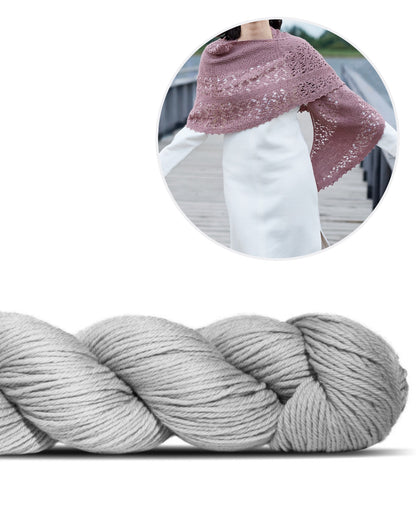 Tuch Play of Light | hulmønster i Cheeky Merino Joy fra Rosy Green Wool