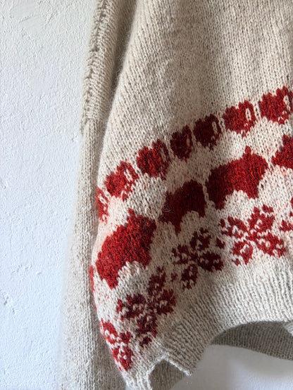 Jouluporsas-neulepusero | rento joulupusero, joka on neulottu Biches & Bûchesin Le Lambswool- ja Le Petit Silk & Mohair -langoista