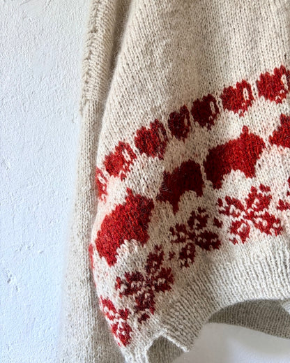 Jouluporsas-neulepusero | rento joulupusero, joka on neulottu Biches & Bûchesin Le Lambswool- ja Le Petit Silk & Mohair -langoista