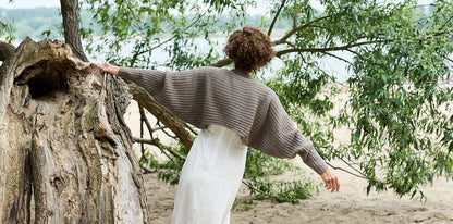 Open Horizon Bolero | super vielseitig tragbar aus Cheeky Merino Joy von Rosy Green Wool