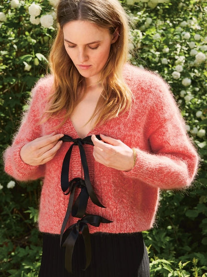 Scarlet Cardigan | Strikkesæt med trykt opskrift 2409 DIY