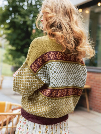 Pull Blome pour femme | motif de roses délicat en Tynn Peer Gynt de Sandnes Garn
