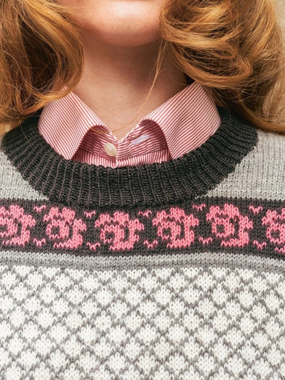 Pull Blome pour femme | motif de roses délicat en Tynn Peer Gynt de Sandnes Garn