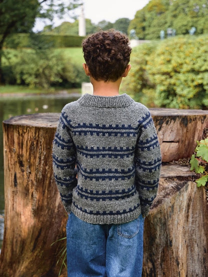 Ridge Sweater Junior | with Scandinavian stripes made from Atlas by Sandnes Garn