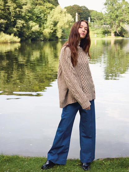Wilbur Cable Sweater | zeitloses Zopfmuster aus Atlas von Sandnes Garn