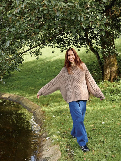 Wilbur Cable Sweater | zeitloses Zopfmuster aus Atlas von Sandnes Garn