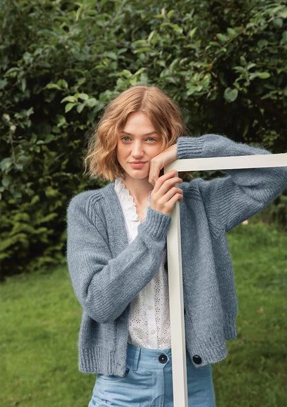 Noomi Jacke Double Sunday | klassischer Cardigan aus Double Sunday und Tynn Silk Mohair von Sandnes Garn