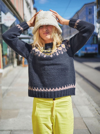 Grynet Sweater - Tema 72 | med Fritidsgarn fra Sandnes Garn