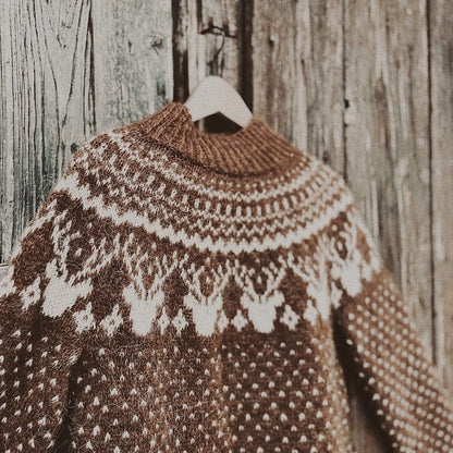 Pull Karibou | motif hivernal en Plötulopi de Lopi Island