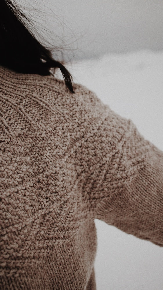 The Petite Knitter Geologica Sweater mit Peer Gynt von Sandnes Garn 2