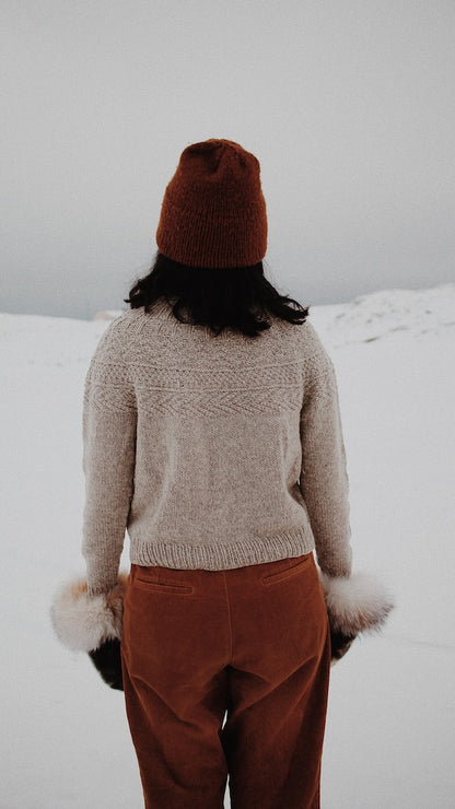 The Petite Knitter Geologica Sweater mit Peer Gynt von Sandnes Garn 4