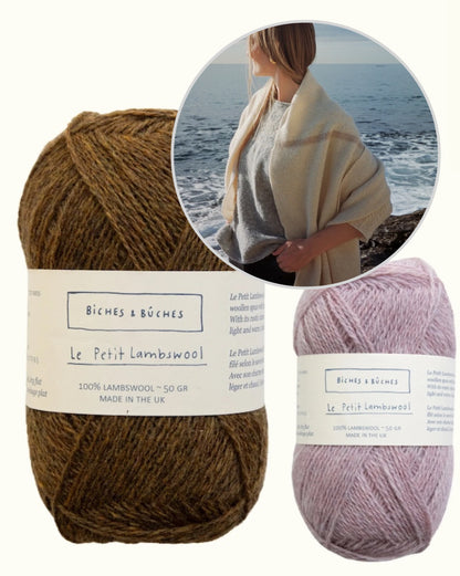Châle n° 60 | grand châle avec de fines rayures en Le Petit Lambswool de Biches & Bûches