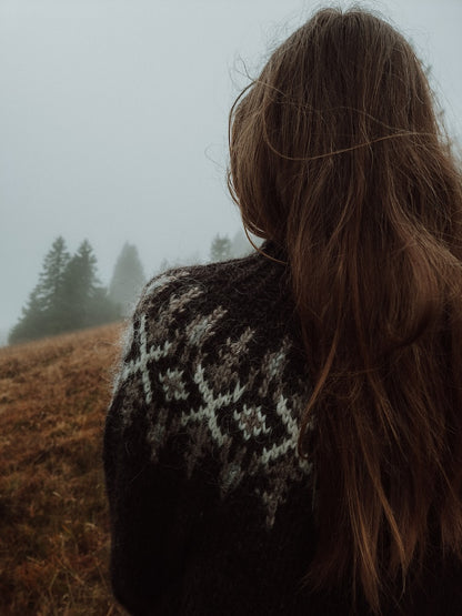 Fjelltur Sweater | kontrastreiches Norwegermuster aus Alafosslopi von Lopi Island
