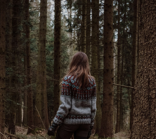 Maglione Forest Guard | motivo norvegese a contrasto realizzato in Alafosslopi di Lopi Island