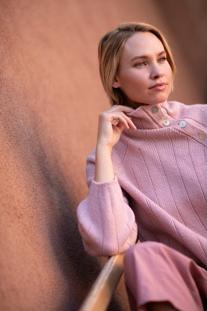 Viga Sweater | romantisk blød fra Far af Woolfolk