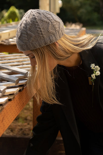 Vokse-hue | hue med kabelstrik i Far fra Woolfolk