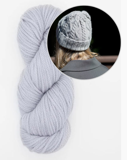 Vokse-hue | hue med kabelstrik i Far fra Woolfolk