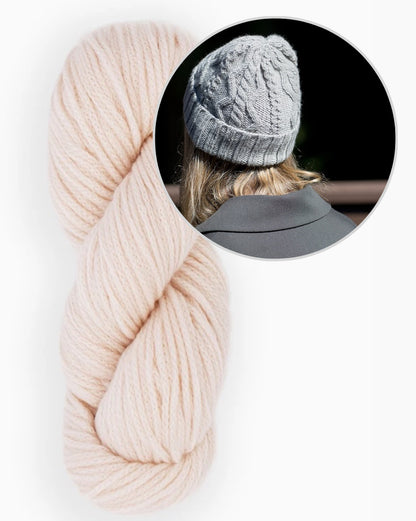 Vokse-hue | hue med kabelstrik i Far fra Woolfolk
