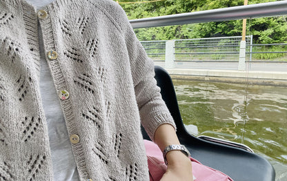 Peony Cardigan | zartes Muster aus Le Petit Organic Cotton von Biches & Bûches